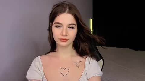 Snapshot of krispy_girl_star chatting on 11/17/25, 09:37 krispy_girl_star online show from 11/17/25, 09:37