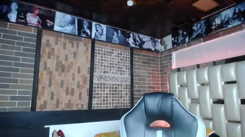 kriss_sweetboobs online show from 09/13/25, 12:16