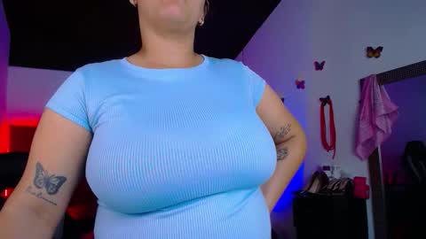 kriss_sweetboobs online show from 11/20/25, 12:05