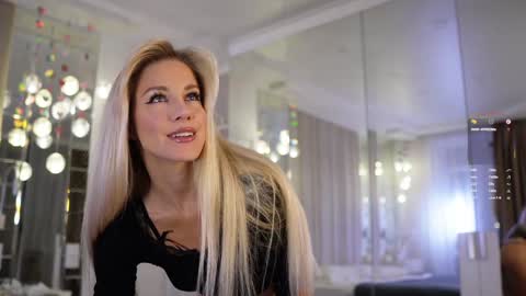 Kristina online show from 11/11/25, 01:33