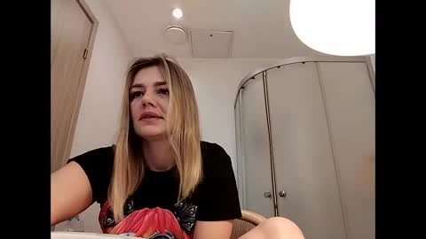 Snapshot of krisssexi chatting on 02/15/25, 03:09 KrissSexi online show from 02/15/25, 03:09