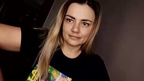 Snapshot of krisssexi chatting on 09/11/25, 06:19 KrissSexi online show from 09/11/25, 06:19