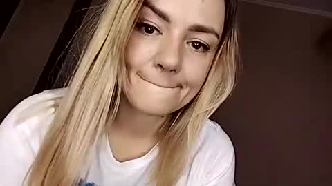 Snapshot of krisssexi chatting on 09/15/25, 04:56 KrissSexi online show from 09/15/25, 04:56