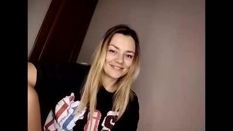 Snapshot of krisssexi chatting on 11/15/25, 06:59 KrissSexi online show from 11/15/25, 06:59