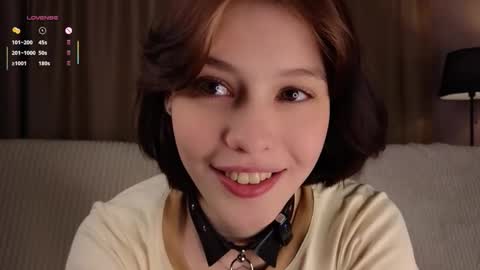 Snapshot of krissyhei chatting on 09/22/25, 01:18 Sarah online show from 09/22/25, 01:18