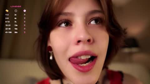 Snapshot of krissyhei chatting on 09/29/25, 01:11 Sarah online show from 09/29/25, 01:11