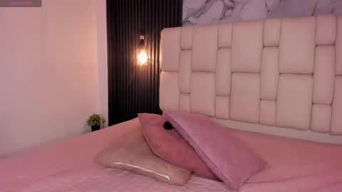 Snapshot of kristakinnky chatting on 05/23/26, 12:20 BETANIA online show from 05/23/26, 12:20
