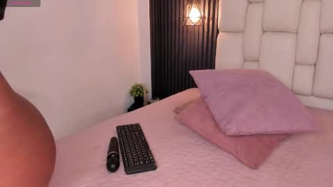 Snapshot of kristakinnky chatting on 05/27/26, 12:13 BETANIA online show from 05/27/26, 12:13