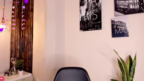 Snapshot of kristal_brown_ chatting on 10/01/25, 12:22 Aria online show from 10/01/25, 12:22