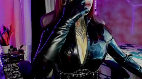 Snapshot of kristall_schwarz_ chatting on 06/19/26, 04:50 Kristall online show from 06/19/26, 04:50