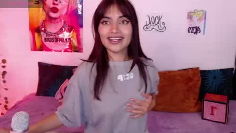 Snapshot of kristel_sweet chatting on 06/08/26, 01:11 ReadMyBio online show from 06/08/26, 01:11