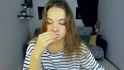 Snapshot of kristinalevis chatting on 12/17/24, 11:28 Kristina online show from 12/17/24, 11:28