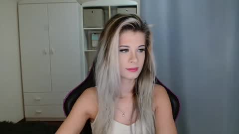 KristineAmore online show from 11/30/25, 08:07