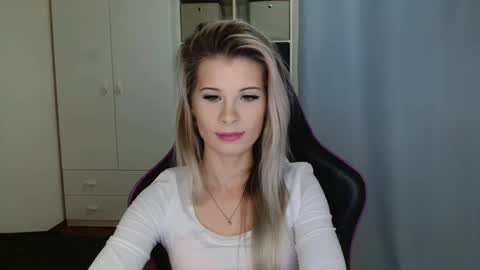 KristineAmore online show from 12/19/25, 08:10