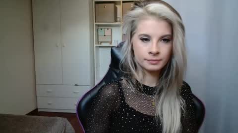 KristineAmore online show from 05/25/26, 06:19