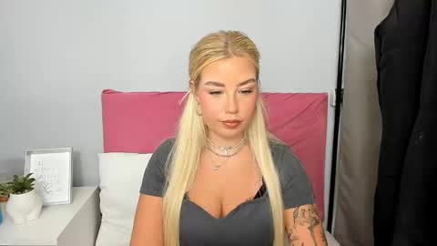 Snapshot of kristyflowers chatting on 01/15/25, 06:01 KristyFlowers online show from 01/15/25, 06:01