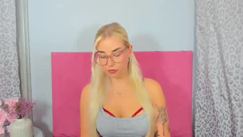 Snapshot of kristyflowers chatting on 10/11/25, 05:50 KristyFlowers online show from 10/11/25, 05:50