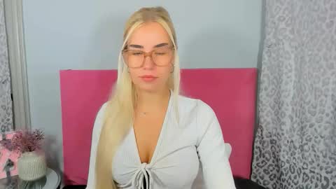 Snapshot of kristyflowers chatting on 10/12/25, 06:56 KristyFlowers online show from 10/12/25, 06:56