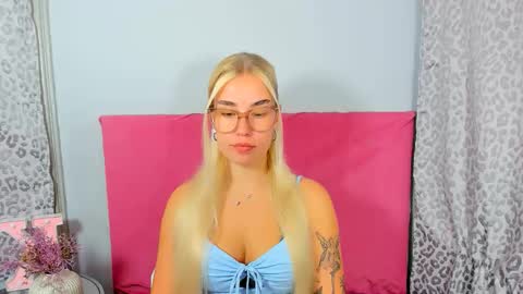 Snapshot of kristyflowers chatting on 10/14/25, 02:51 KristyFlowers online show from 10/14/25, 02:51