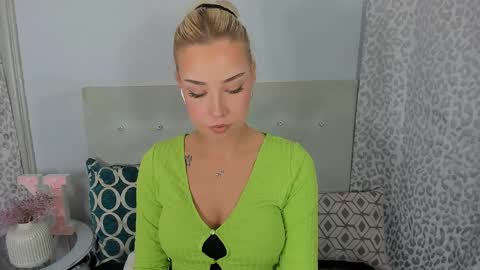 Snapshot of kristyflowers chatting on 04/28/26, 02:22 KristyFlowers online show from 04/28/26, 02:22