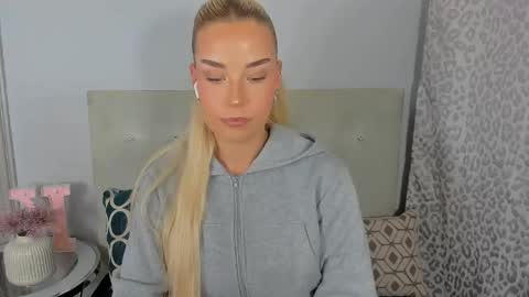 Snapshot of kristyflowers chatting on 05/11/26, 02:34 KristyFlowers online show from 05/11/26, 02:34