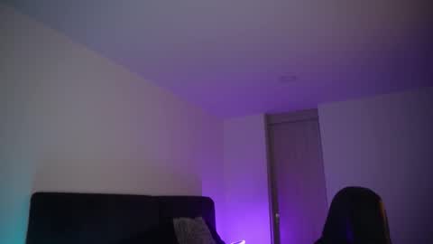 Snapshot of krops_ chatting on 11/30/25, 04:05 KROPS online show from 11/30/25, 04:05