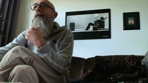 krummersaebel online show from 04/18/26, 10:08