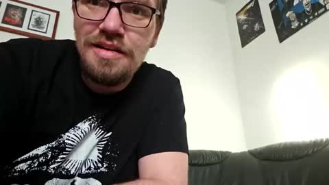 Snapshot of kryptoni18435 chatting on 12/02/25, 01:05 Tommy online show from 12/02/25, 01:05