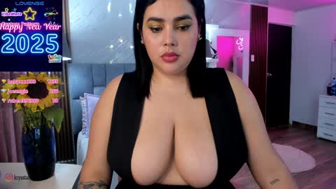 Snapshot of krysstal__ chatting on 01/03/25, 08:00 online show from 01/03/25, 08:00