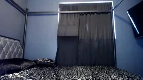 Snapshot of krystalblakexxx chatting on 03/03/25, 10:42 Krystal Blake online show from 03/03/25, 10:42