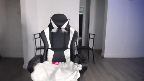 Snapshot of krystalblakexxx chatting on 09/10/25, 06:19 Krystal Blake online show from 09/10/25, 06:19