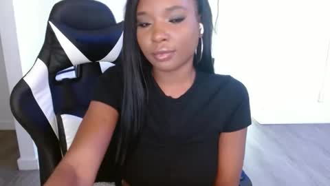 Snapshot of krystalblakexxx chatting on 10/29/25, 03:47 Krystal Blake online show from 10/29/25, 03:47