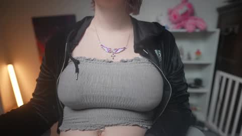 Snapshot of krystalsyxx chatting on 02/01/25, 08:05 Krystal Syx online show from 02/01/25, 08:05