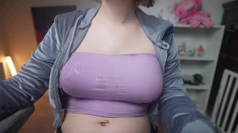 Snapshot of krystalsyxx chatting on 02/25/25, 05:04 Krystal Syx online show from 02/25/25, 05:04