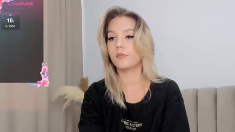 Snapshot of ksusha__sweet chatting on 09/23/25, 01:36 Lady online show from 09/23/25, 01:36