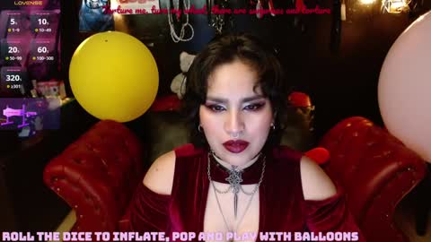 Snapshot of kureiji_fetish chatting on 12/31/24, 07:20 Fetiche Woman online show from 12/31/24, 07:20