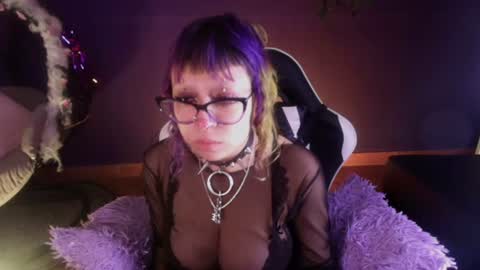 Snapshot of kuromi_purple chatting on 06/28/26, 11:38 Kuromi online show from 06/28/26, 11:38