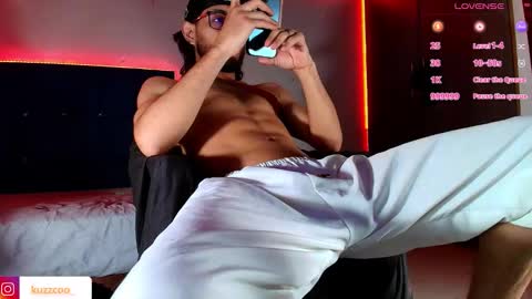 kuzzcoo online show from 10/22/25, 02:23