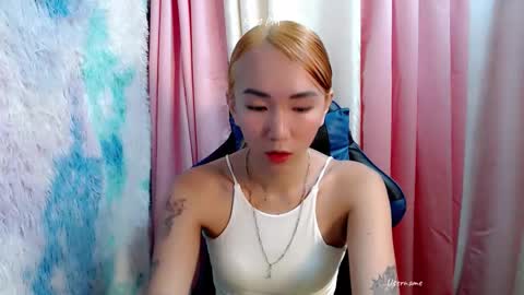 Snapshot of kweenie1026 chatting on 05/19/26, 01:11 kweenie1026 online show from 05/19/26, 01:11