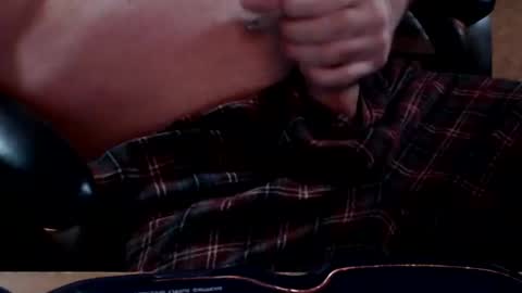 Snapshot of kwib34 chatting on 01/03/25, 10:20 kwib34 online show from 01/03/25, 10:20