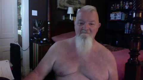 Snapshot of kyhgihntight chatting on 10/14/25, 06:31 Nick Nude Celt KYHighNTight online show from 10/14/25, 06:31