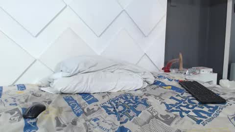 Snapshot of kyledoom chatting on 10/12/25, 05:01 KyleDoom online show from 10/12/25, 05:01