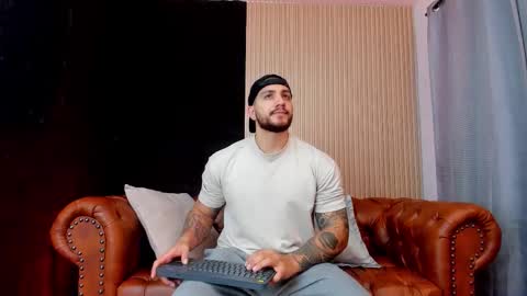 kylenorth_ online show from 11/19/25, 02:06