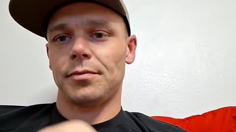 Snapshot of kylespade727 chatting on 10/04/25, 09:35 Thickcock813 online show from 10/04/25, 09:35