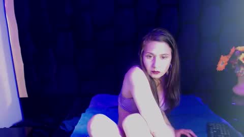 kylie_bloom online show from 10/27/25, 12:04