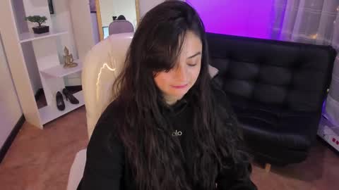 Snapshot of kylie_fire chatting on 03/01/25, 01:40 kylie online show from 03/01/25, 01:40
