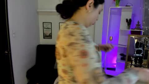 Snapshot of kylie_fire chatting on 09/10/25, 01:22 kylie online show from 09/10/25, 01:22