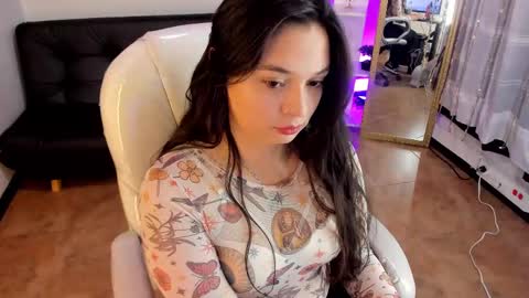 Snapshot of kylie_fire chatting on 10/07/25, 01:52 kylie online show from 10/07/25, 01:52