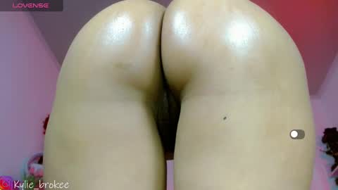 k ylie online show from 03/02/25, 12:20