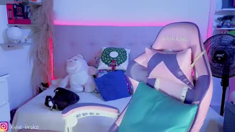 k ylie online show from 03/03/26, 09:21